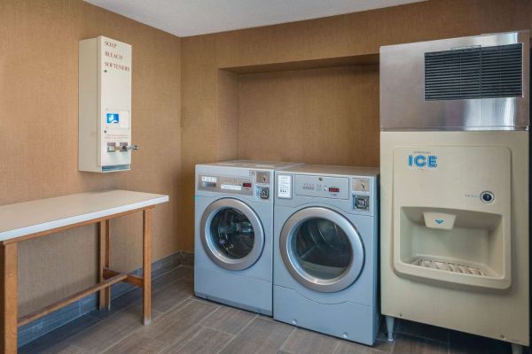La Quinta Inns and Suites Clarksville
